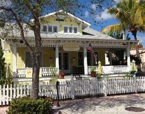 Palm Beac Hotel Deals - Hibiscus B&B