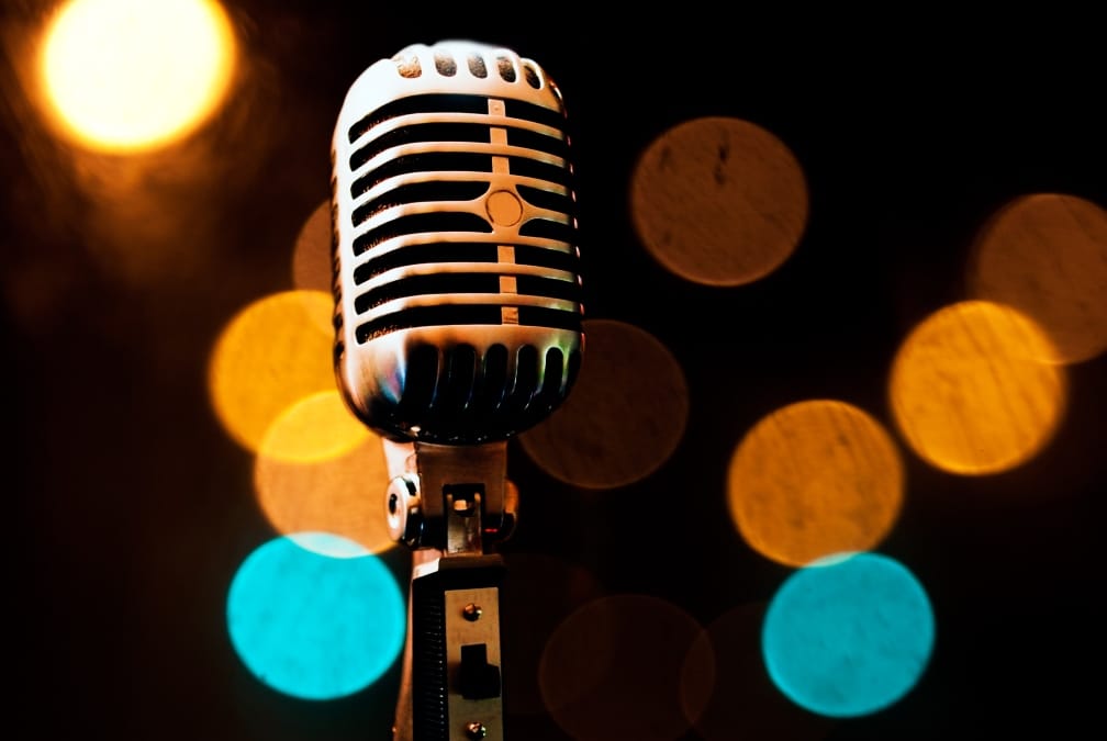 Free live music at Books and Books