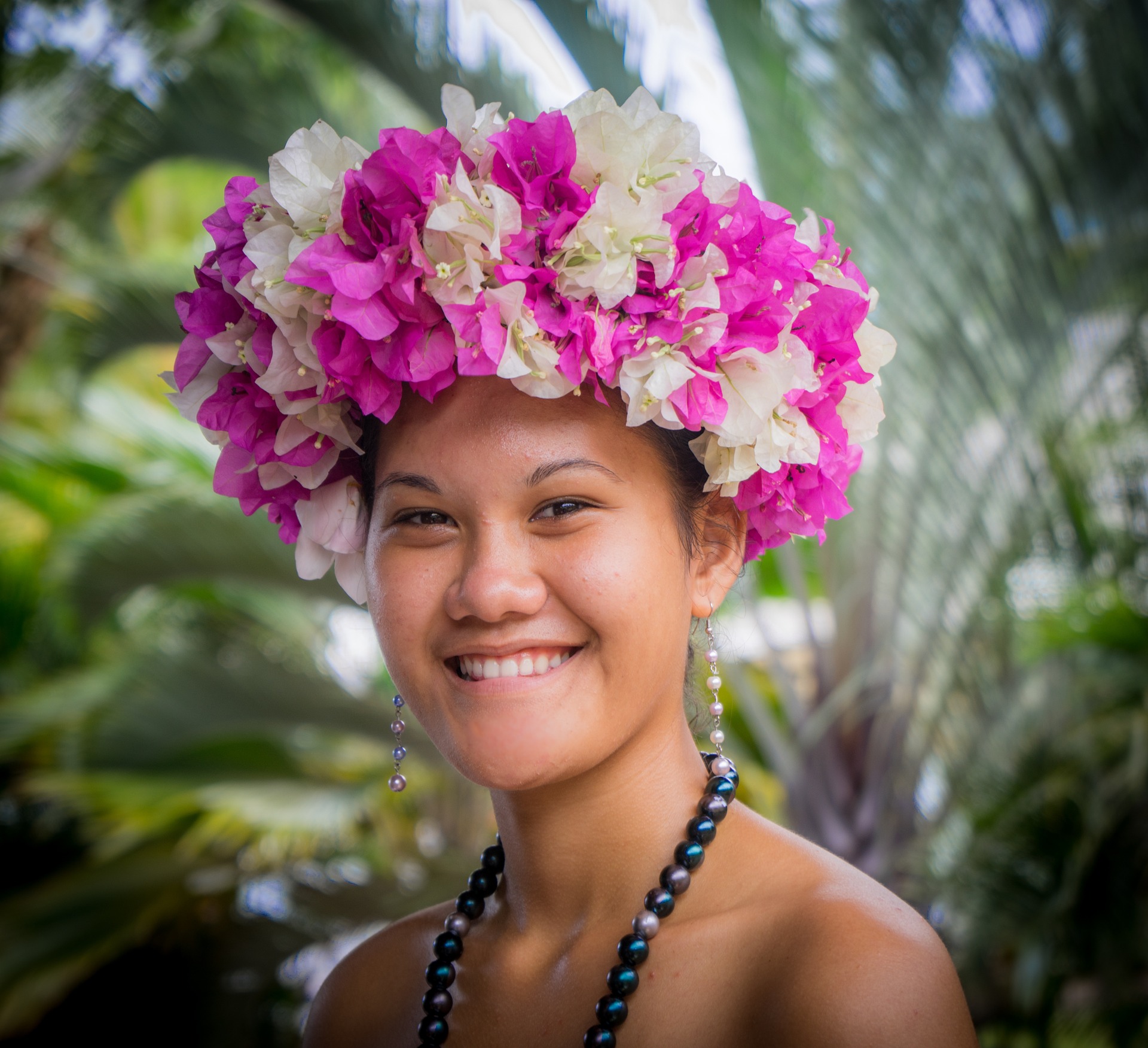 Free Polynesian dance show and movie